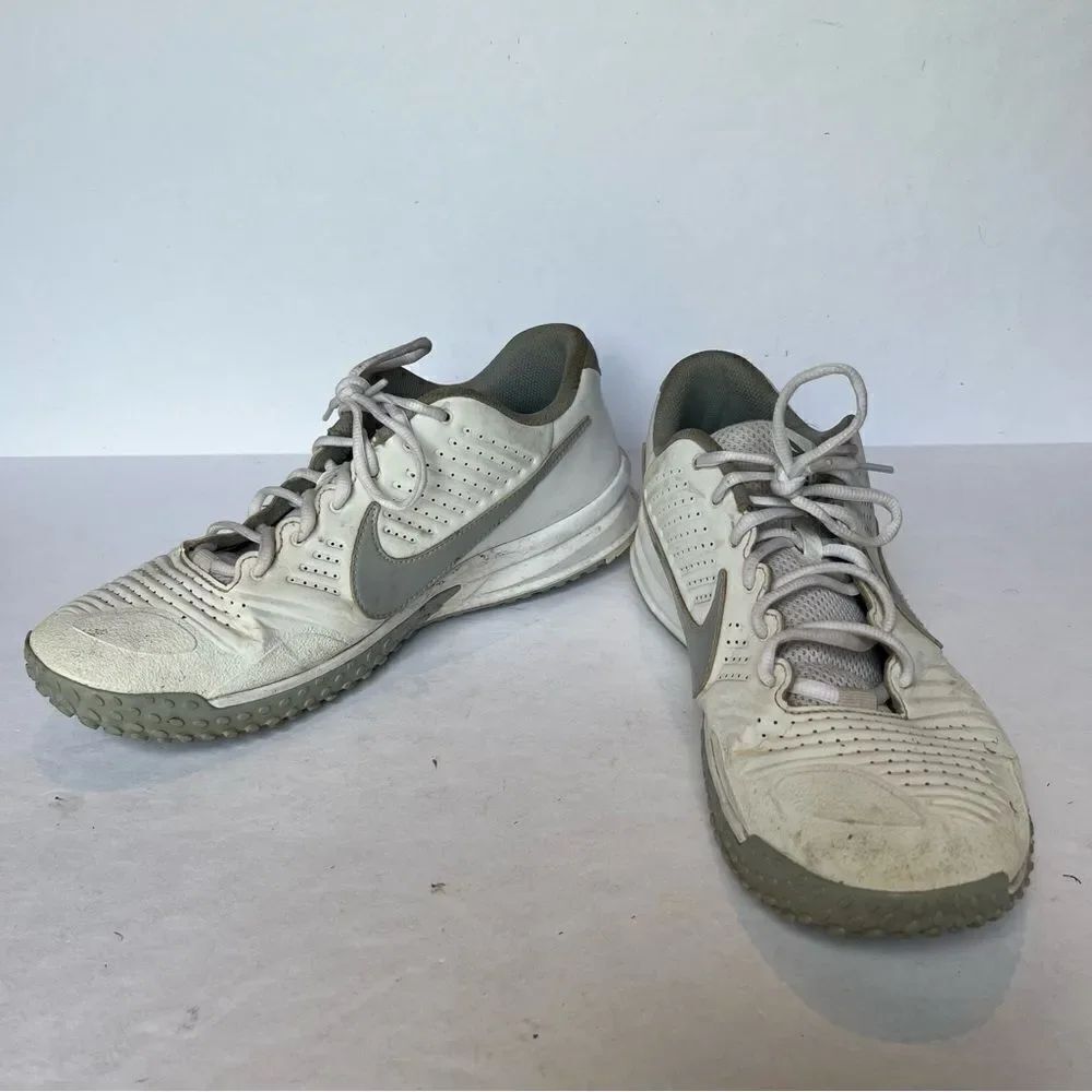 Men's Nike Tennis shoes Gray/White Size 12